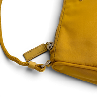Nylon Vela Pouch Cedro Yellow