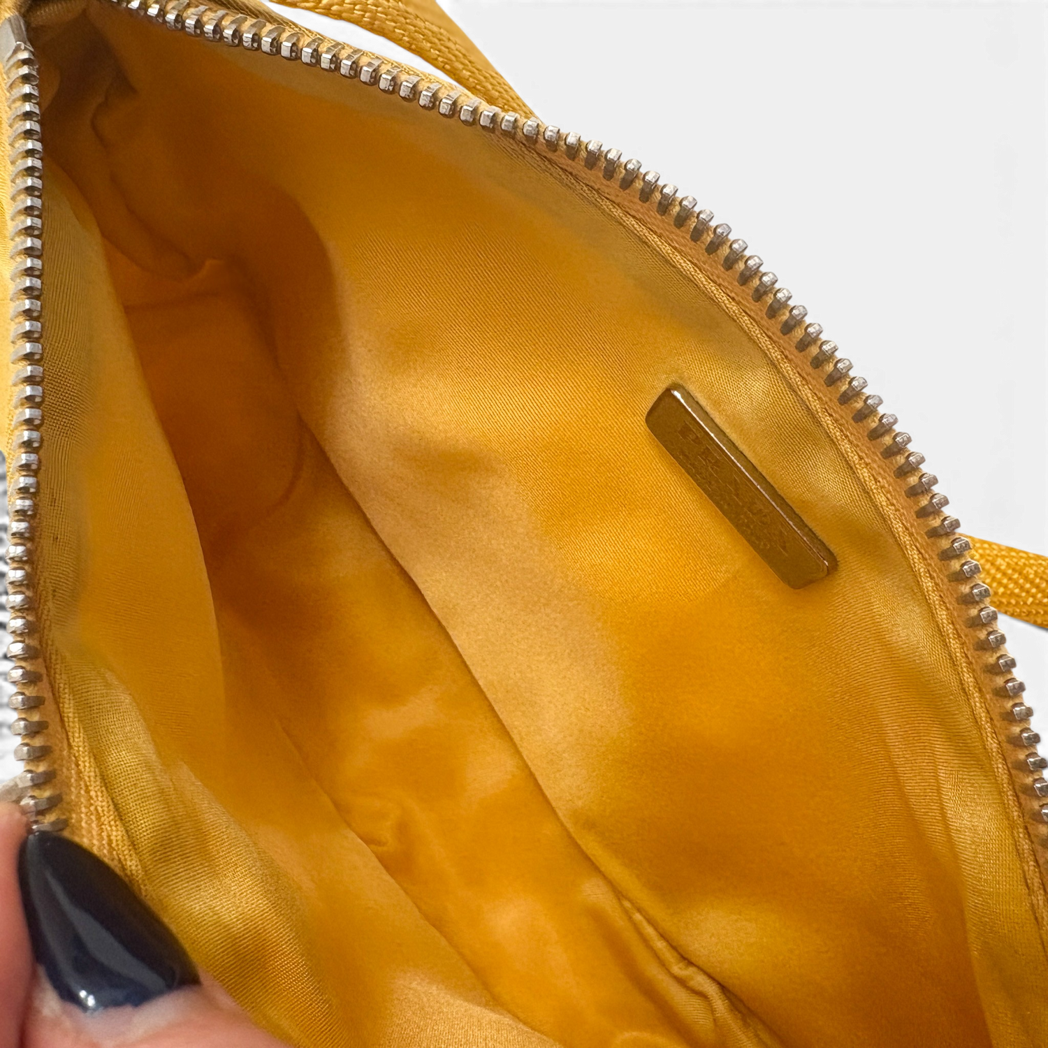 Nylon Vela Pouch Cedro Yellow