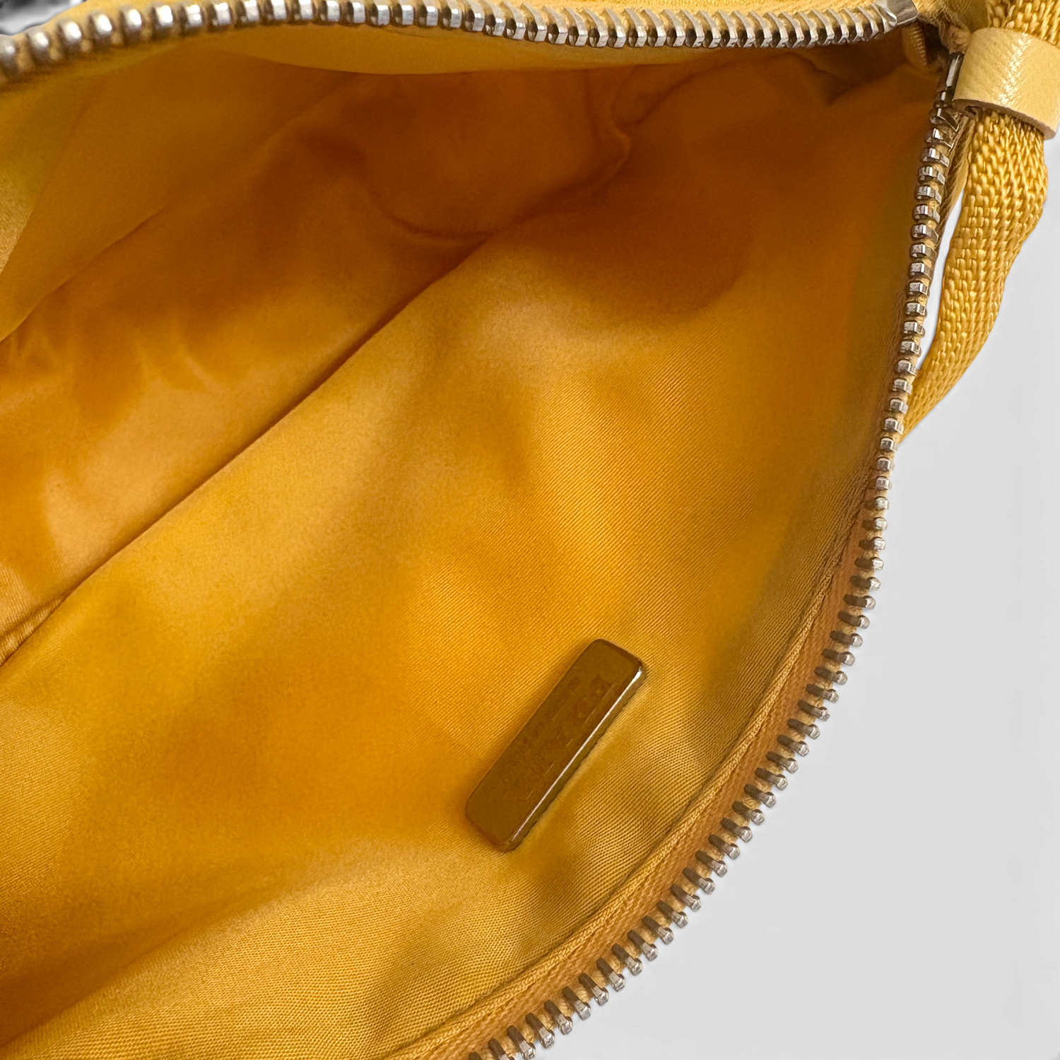 Nylon Vela Pouch Cedro Yellow